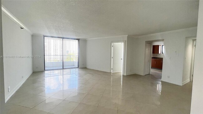 Foto del edificio - 3300 NE 192 St