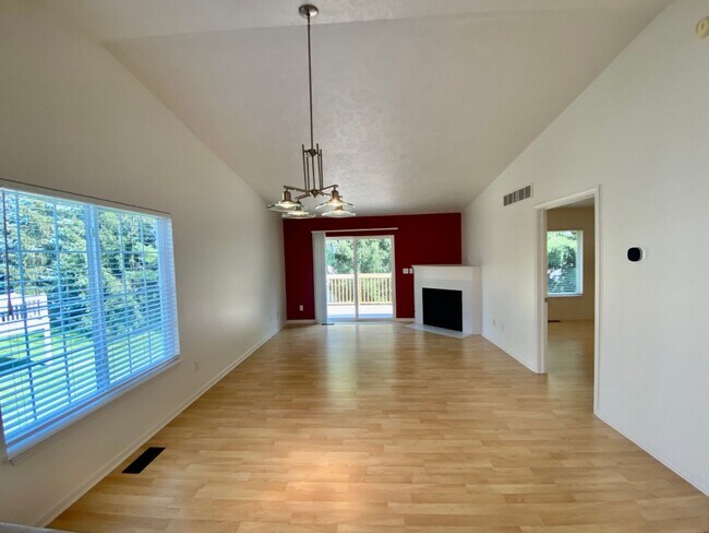 Foto del edificio - 3 Bedroom Condo off 28th Street. Great Loc...