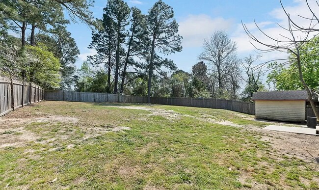 Building Photo - 3917 Village Dr