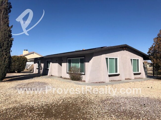 Foto del edificio - 3 Bedroom 2 Bathroom Helendale Home!!!