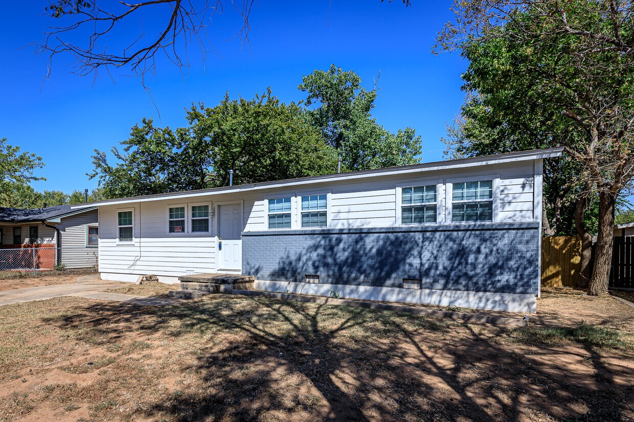 Primary Photo - 910 SW 37th St