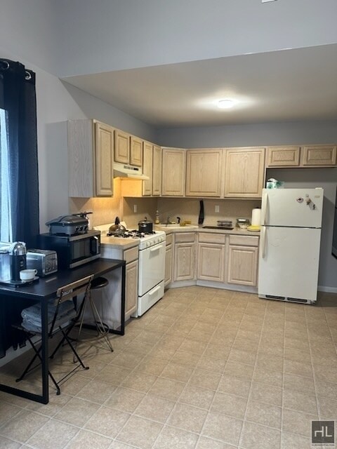 Building Photo - Well-maintained 2 Bedroom Apartment with s...