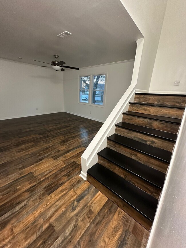 Photo - 319 Devonwood Ct House