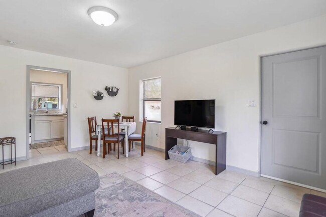 Foto del edificio - 662 Callahan St