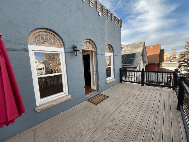 Foto del edificio - $1000 Move in Special - Beautiful 2 bed 1 bath in unit W/D, renovated kitchen, walkability!