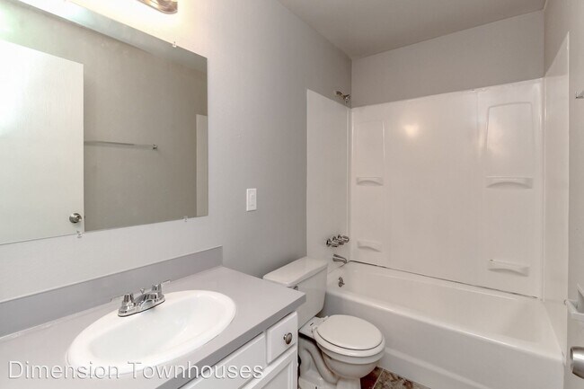 Building Photo - 305 Pattison St NE