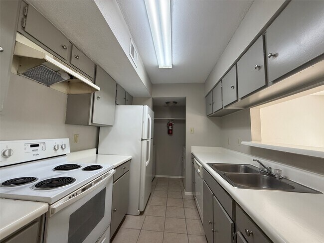 Foto del edificio - 7200 W T C Jester Blvd