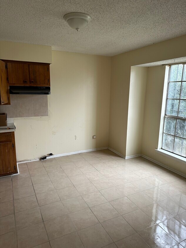 Primary Photo - 2616 Ontario St