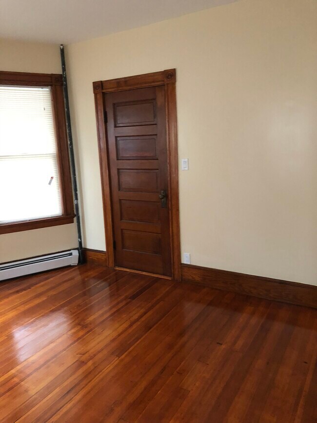 Building Photo - 161 Tenney St