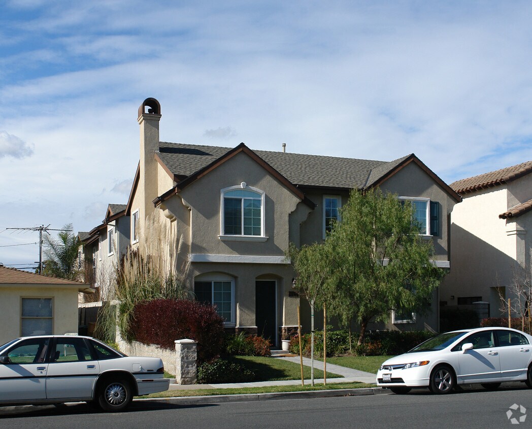 Building Photo - 10771 Chestnut St
