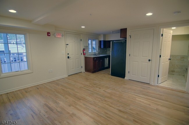 Foto del edificio - 45 Mine Brook Rd