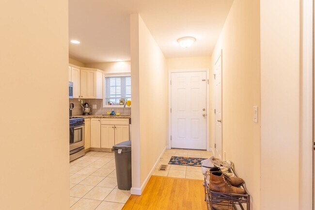 Foto del edificio - Spacious Luxury Multi Level, 2 Bedroom Condo