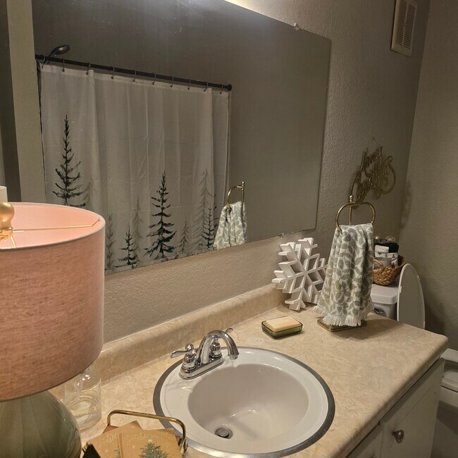 Foto del edificio - 5709 Lyons View Pike