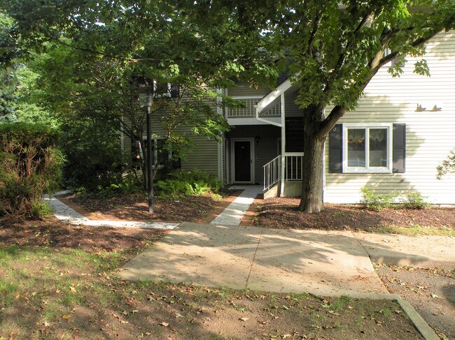 Building Photo - 100-100 Haines Rd