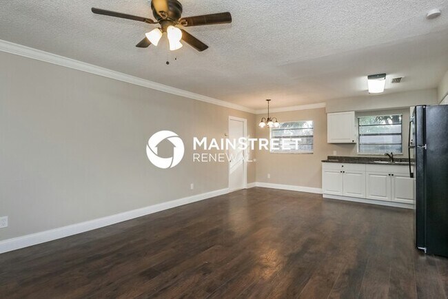 Building Photo - 3 Bedroom Pet-Friendly Home in St. Cloud, FL with Main Street Renewal