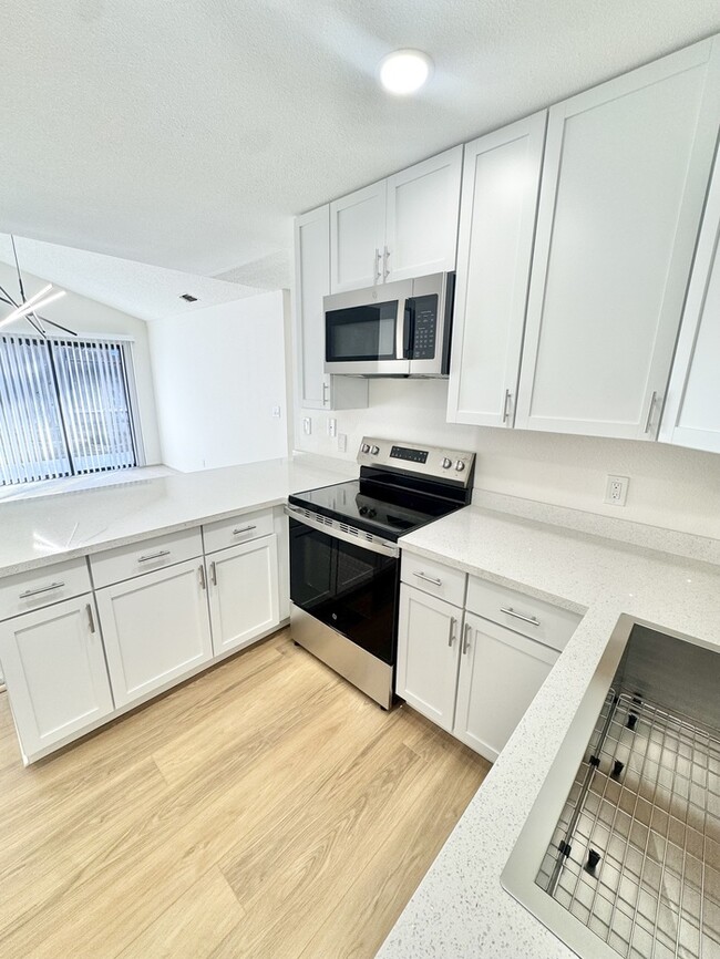 Building Photo - Newly remodeled 2-bedroom 1-bathroom condo...