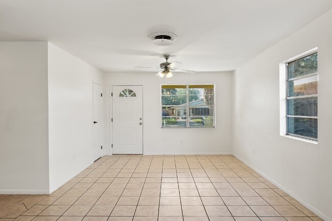 Building Photo - 202 N 41st St