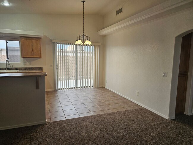 Building Photo - 661 Delta Dr