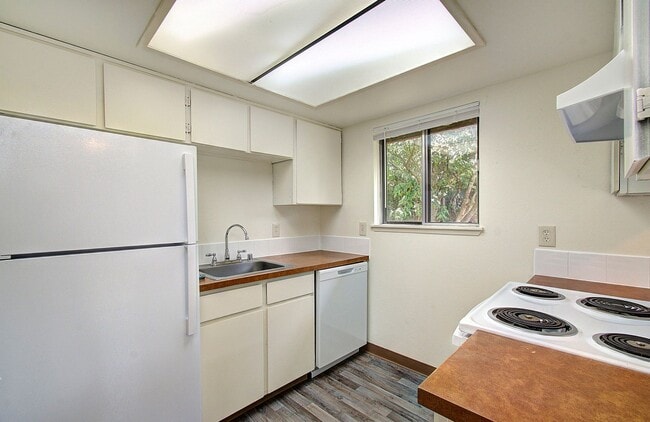 Building Photo - cap01 - NE 10th