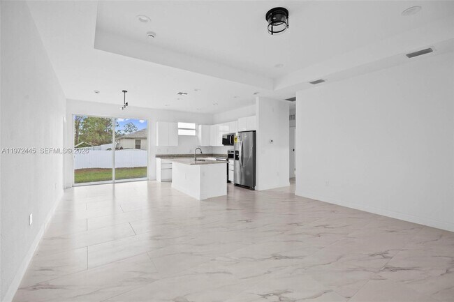 Foto del edificio - 1923 Sunniland Blvd