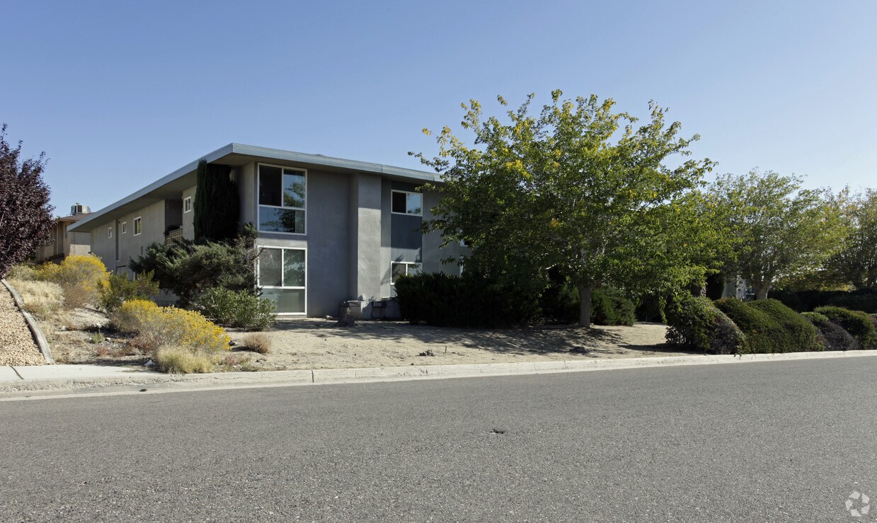 Building Photo - North Apple Valley