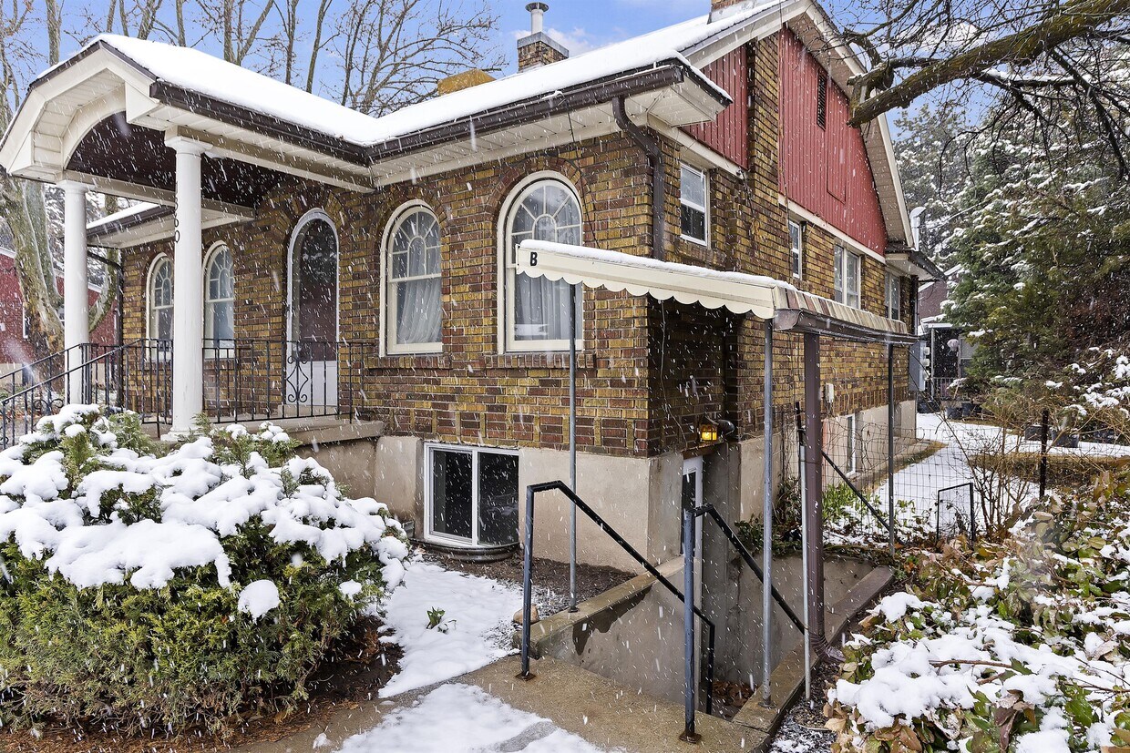 Primary Photo - 1360 Murphy's Ln