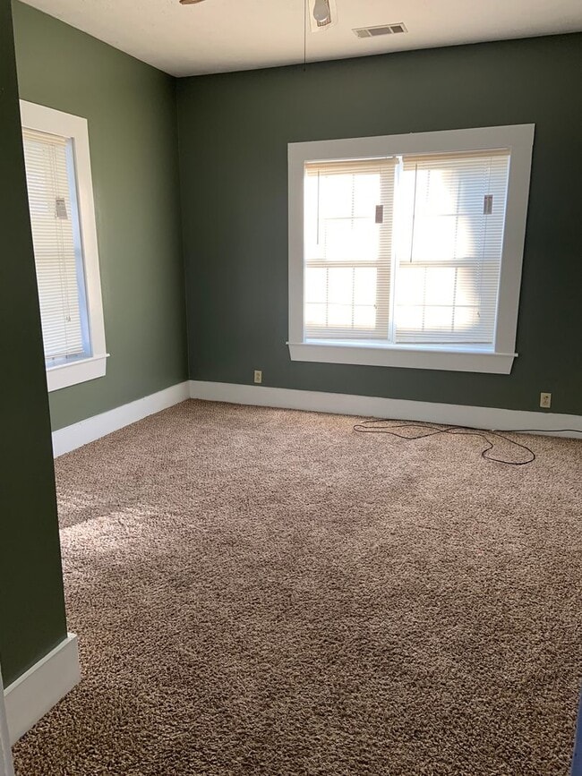 Building Photo - 2 Bed/2 Bath House