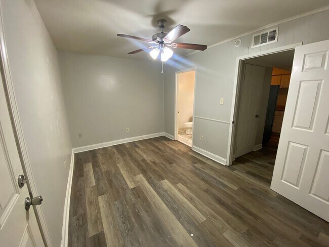 Foto del edificio - 2467 Brownlee St