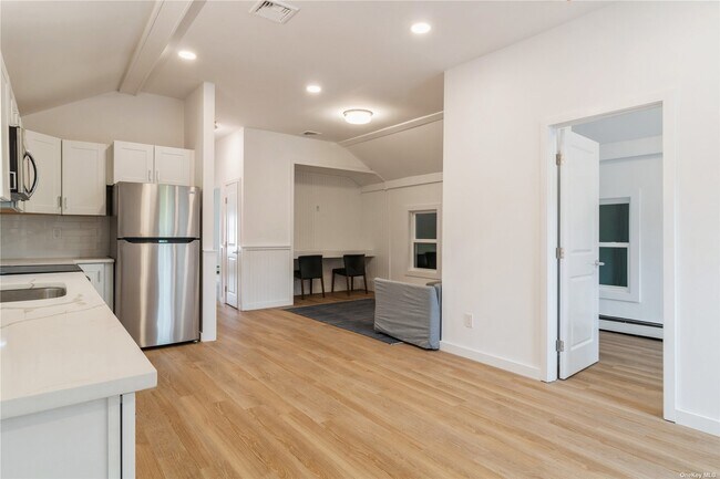 Foto del edificio - 489 Montauk Hwy