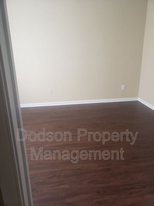 Building Photo - 904 Westgate Cir