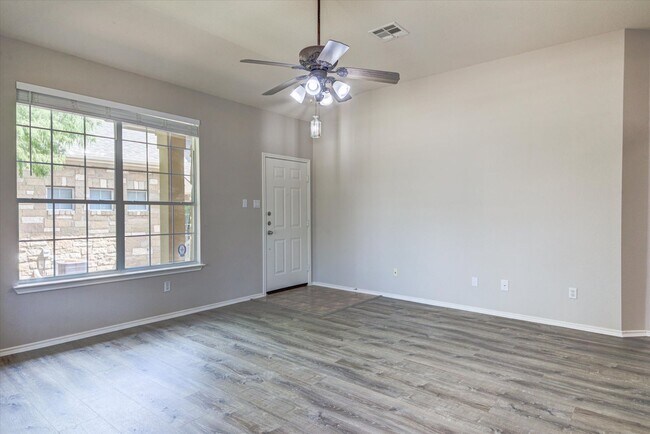 Foto del edificio - 16100 S Great Oaks Dr
