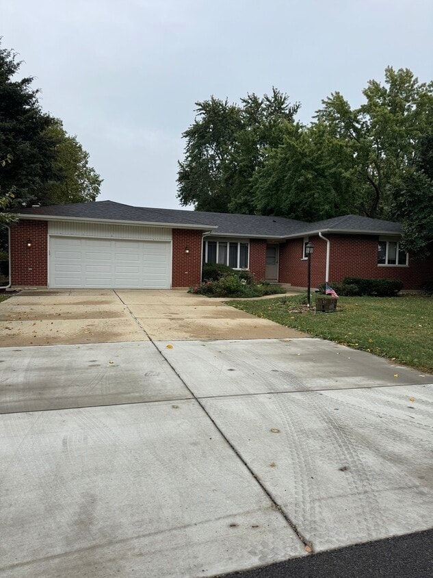 Primary Photo - 1204 Prairie Ln