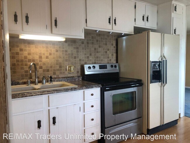 Foto del edificio - 2 br, 1 bath House - 421 E Lake Ave.
