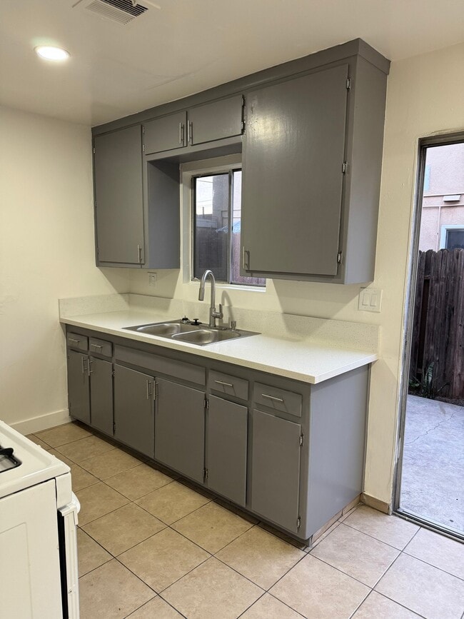 Building Photo - 4575 Canoga St