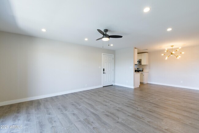 Foto del edificio - 6480 N 82nd St