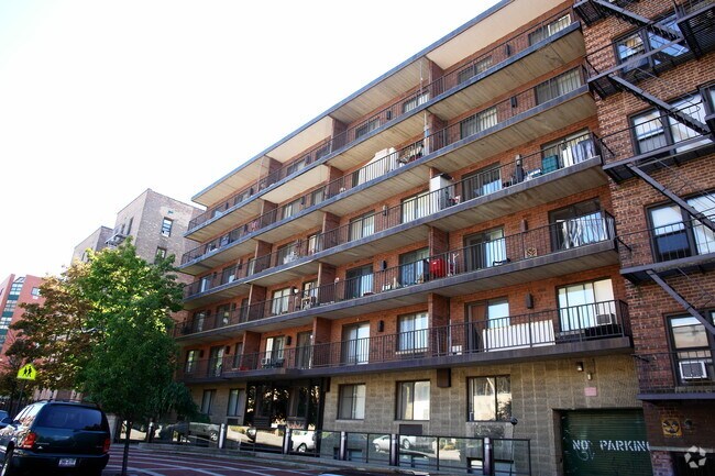 Building Photo - 14350 Barclay Ave