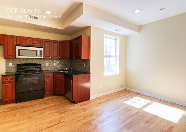 Building Photo - 3 Bed Temple Apartment