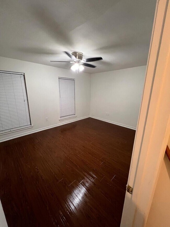 Building Photo - 1741 Boulevard De Province