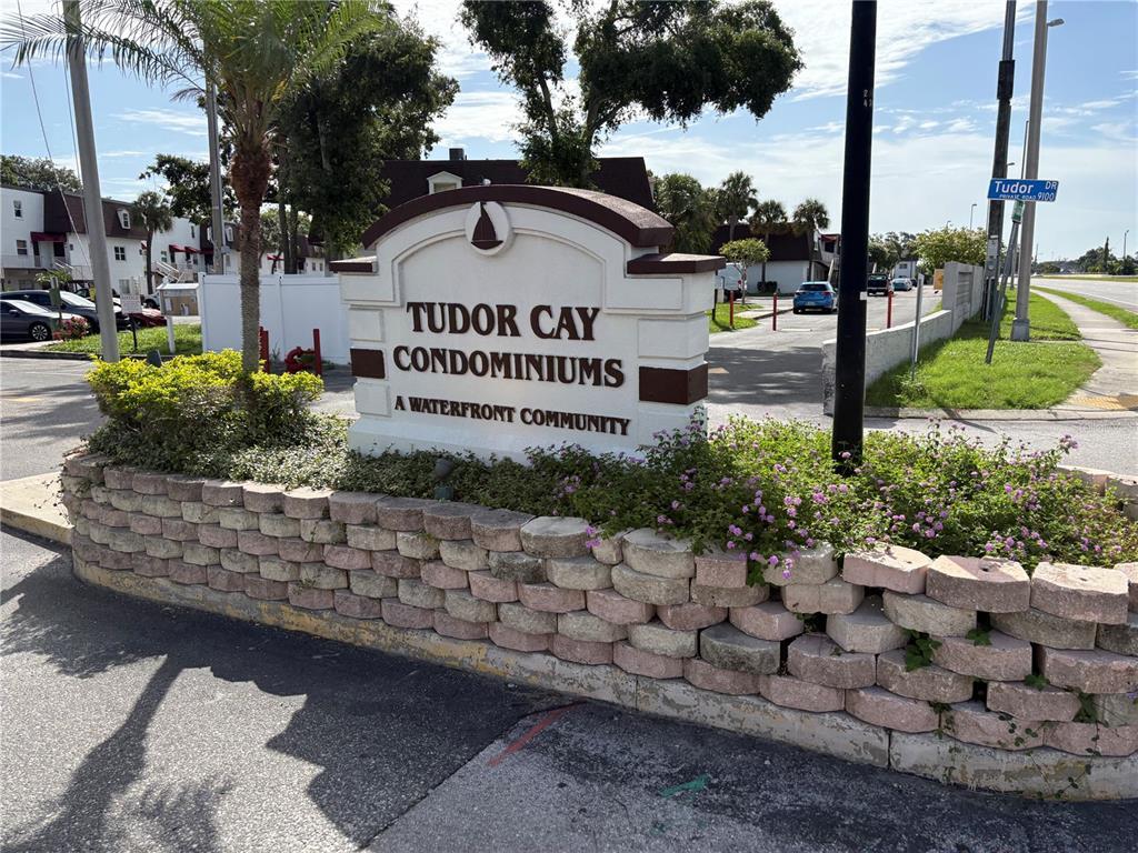 Foto principal - 9218 Tudor Dr