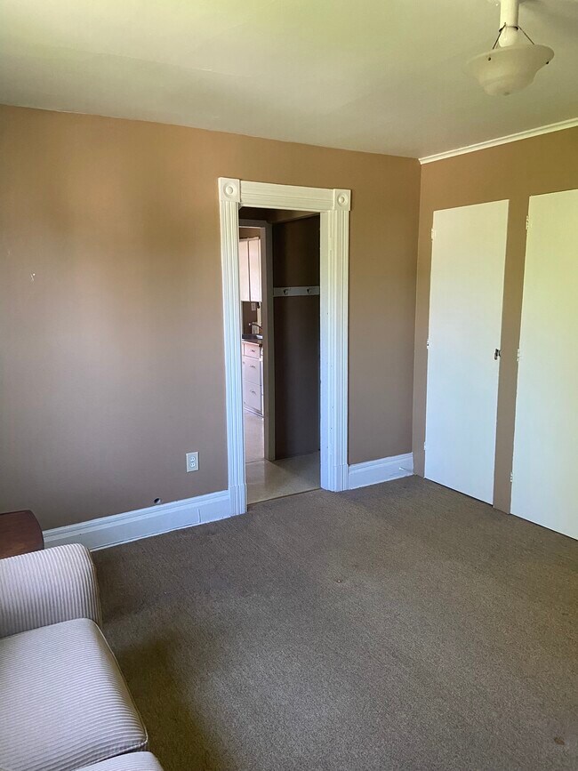 Foto del edificio - 801 S Main St - Free Parking Included!