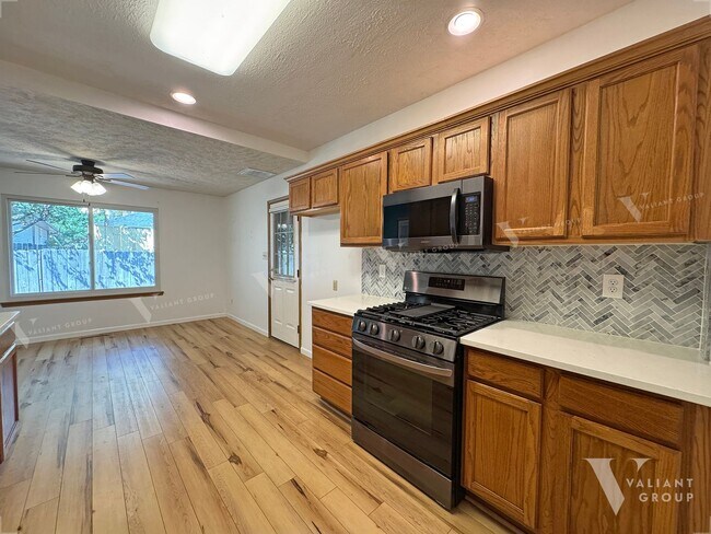 Foto del edificio - Spacious 3-Bedroom, 2-Bath in Sequiota Nei...
