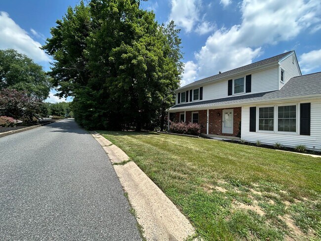 Foto del edificio - 2425 Calf Run Dr