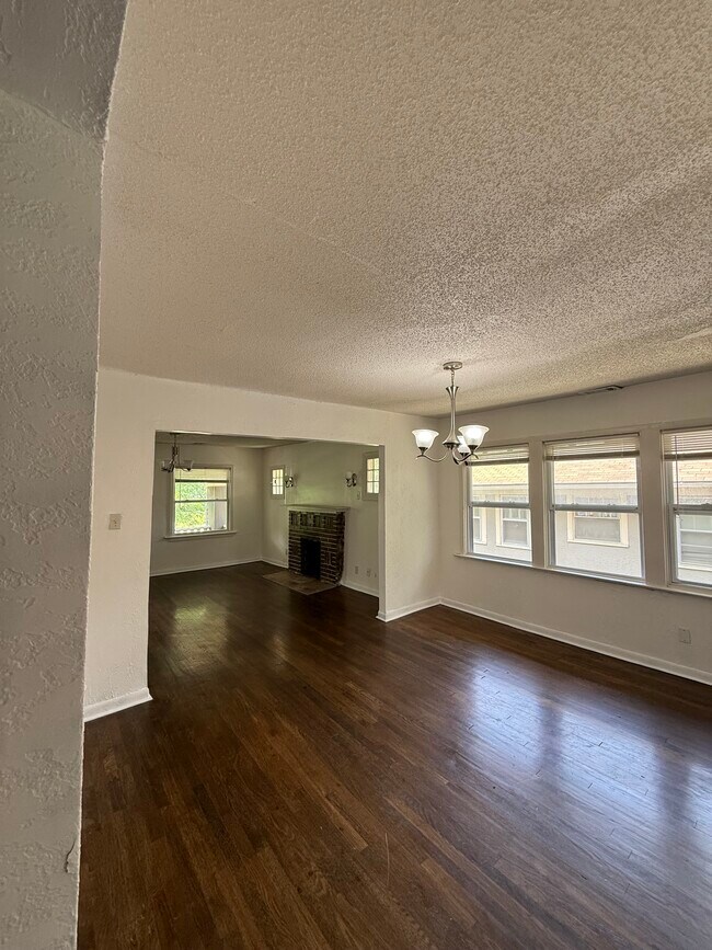 Foto del edificio - 5121 Paseo Blvd