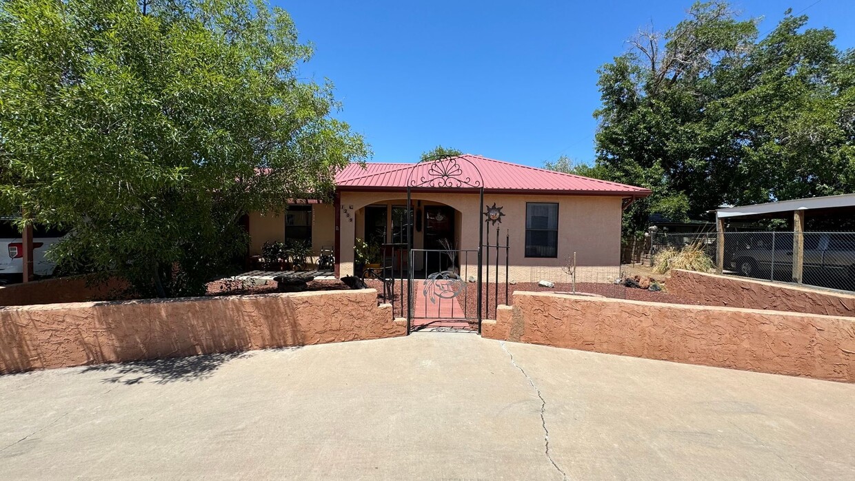 Primary Photo - 3 Bedroom 1 Bathroom