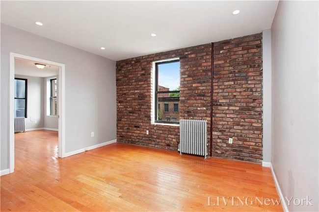 Building Photo - 499 Grand St
