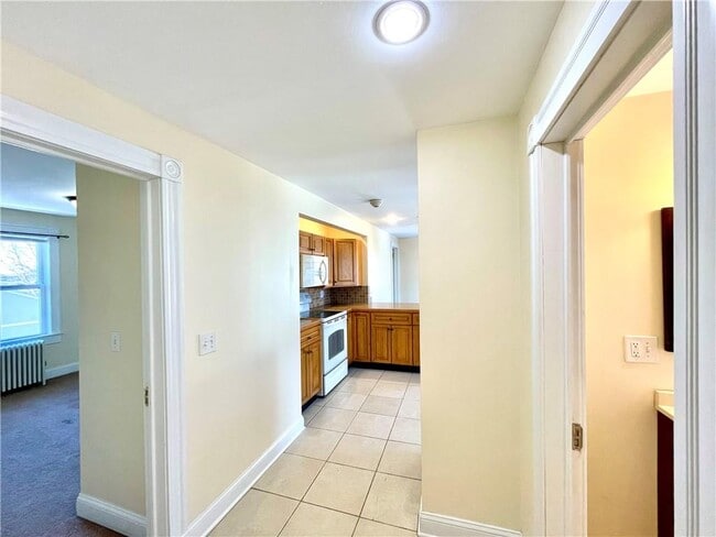 Building Photo - 14 Dresser St