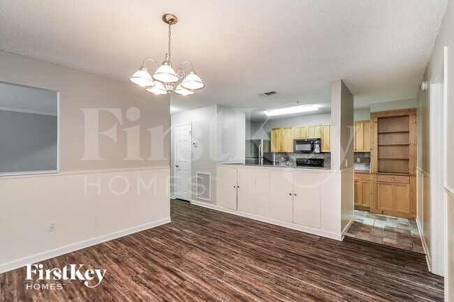 Building Photo - 7027 Silvermill Dr