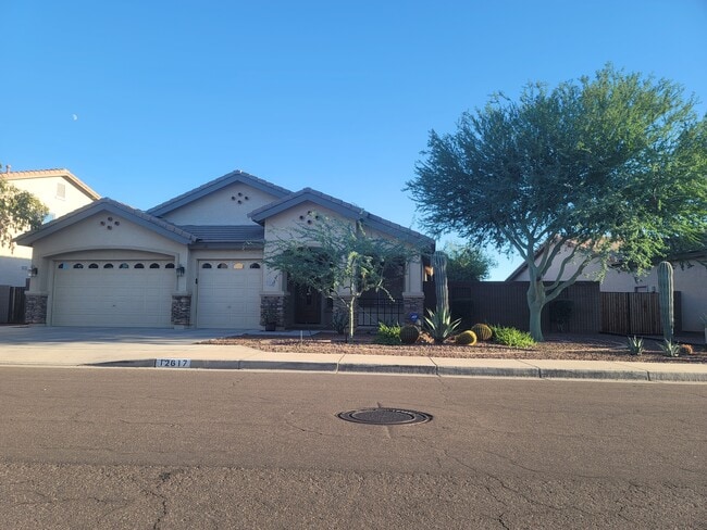 Foto del edificio - 12617 W Campbell Ave