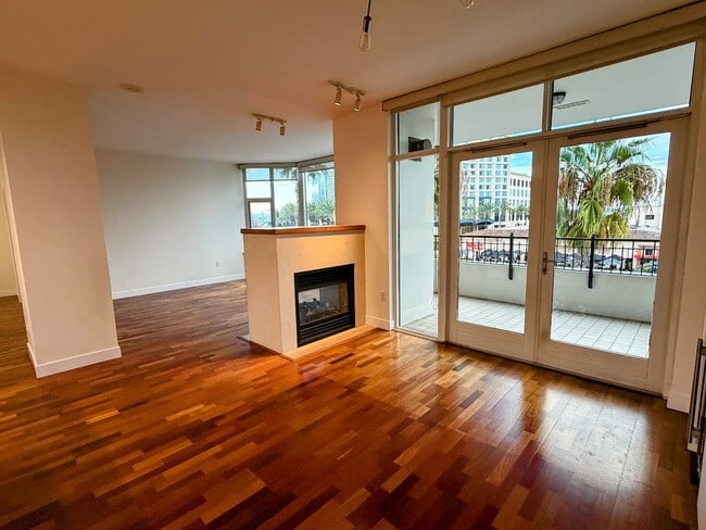 Foto del edificio - 700 W Harbor Dr