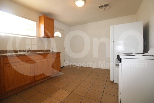 Foto del edificio - 3365 N Stone Ave